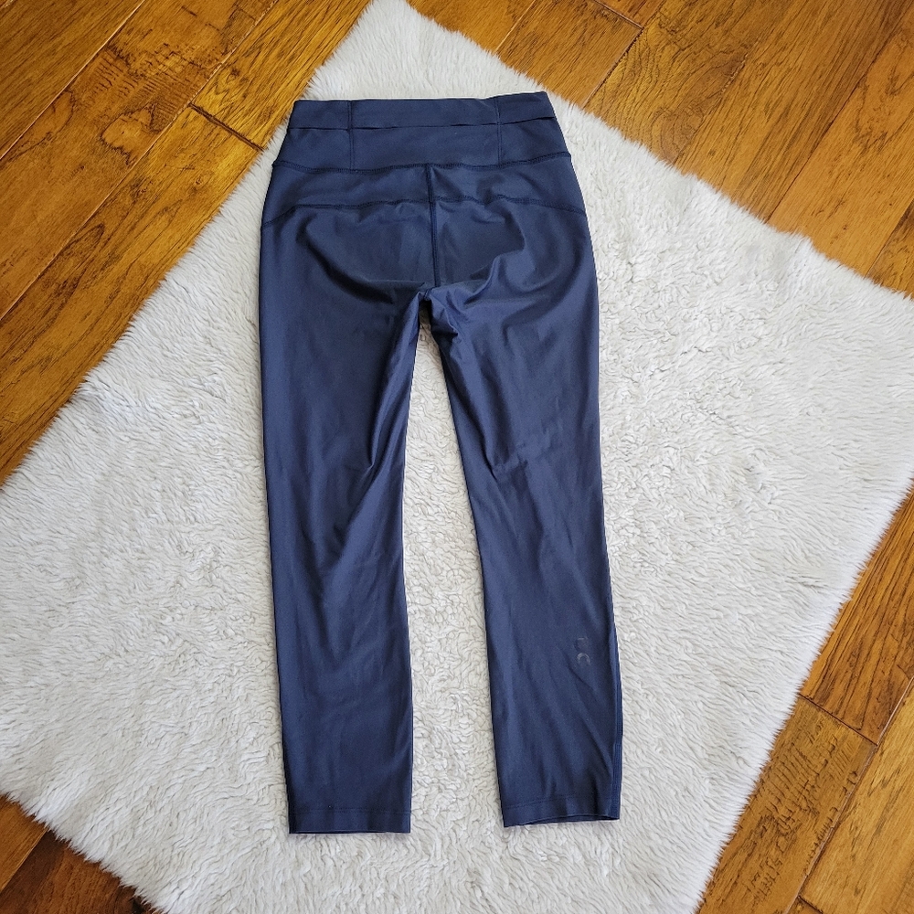 On Running Run On Clouds Active Tight Women's Xs … - image 4